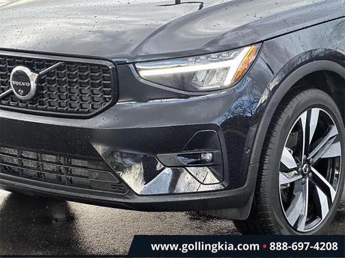 2025 Volvo XC40 B5 Plus Dark Theme