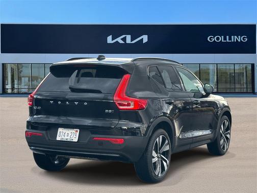 2025 Volvo XC40 B5 Plus Dark Theme