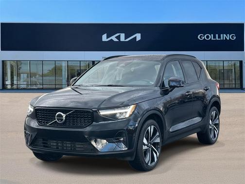 2025 Volvo XC40 B5 Plus Dark Theme