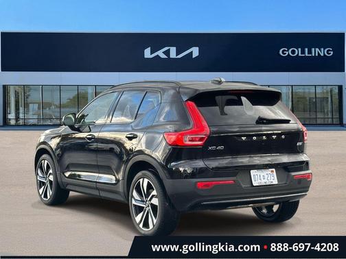 2025 Volvo XC40 B5 Plus Dark Theme