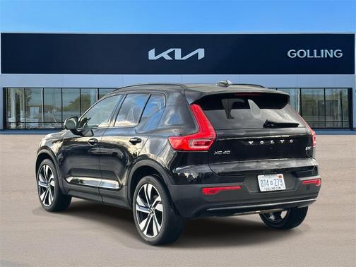 2025 Volvo XC40 B5 Plus Dark Theme