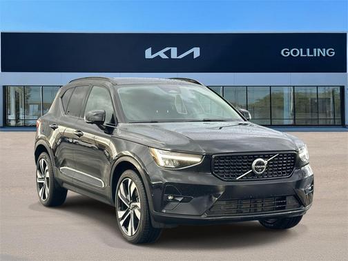 2025 Volvo XC40 B5 Plus Dark Theme