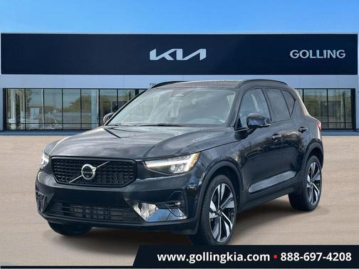 2025 Volvo XC40 B5 Plus Dark Theme