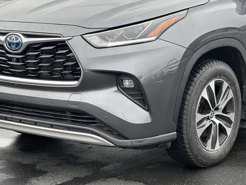 2023 Toyota Highlander Hybrid Platinum