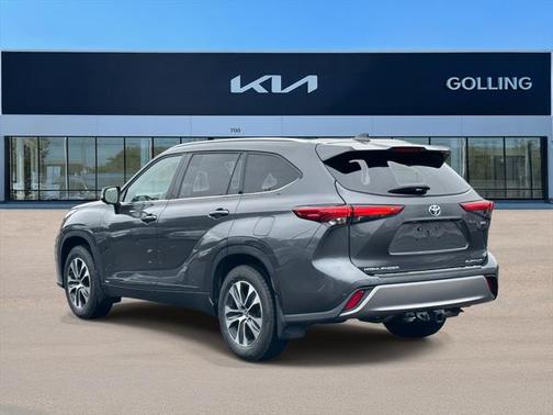 2023 Toyota Highlander Hybrid Platinum