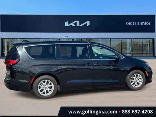 Brilliant Black Crystal Pearlcoat 2023 Chrysler Pacifica Touring L