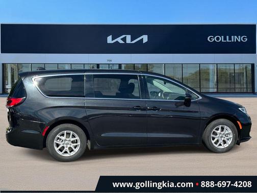 Brilliant Black Crystal Pearlcoat 2023 Chrysler Pacifica Touring L