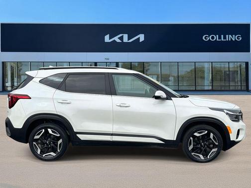 Clear White/Black Roof 2023 Kia Seltos S