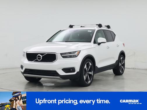White 2021 Volvo XC40 T4 Momentum