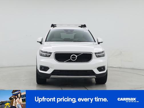 White 2021 Volvo XC40 T4 Momentum
