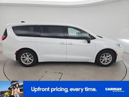 White 2025 Chrysler Pacifica Select