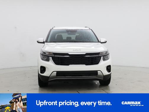 White 2025 Kia Seltos S