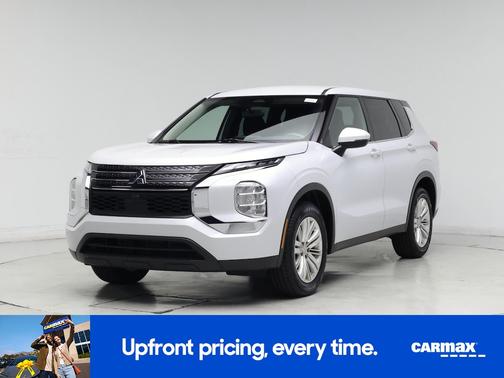 White 2023 Mitsubishi Outlander ES