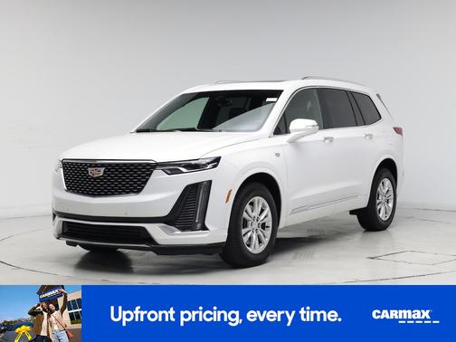 White 2024 Cadillac XT6 Luxury