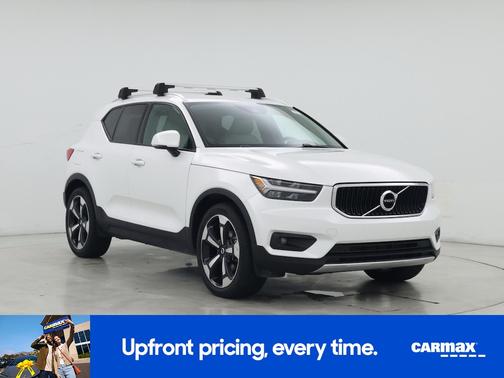 White 2021 Volvo XC40 T4 Momentum
