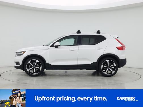 White 2021 Volvo XC40 T4 Momentum