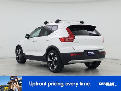 White 2021 Volvo XC40 T4 Momentum