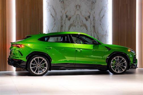 2022 Lamborghini Urus Pearl Capsule