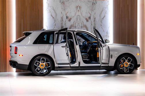 Crystal over Arctic White 2022 Rolls-Royce Cullinan