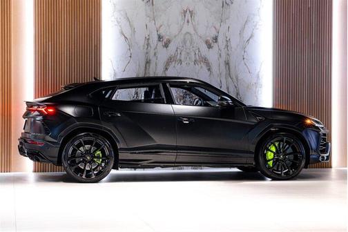 2022 Lamborghini Urus Graphite Capsule