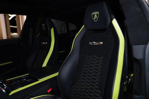 2022 Lamborghini Urus Graphite Capsule