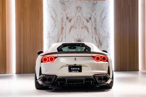 2019 Ferrari 812 Superfast Base