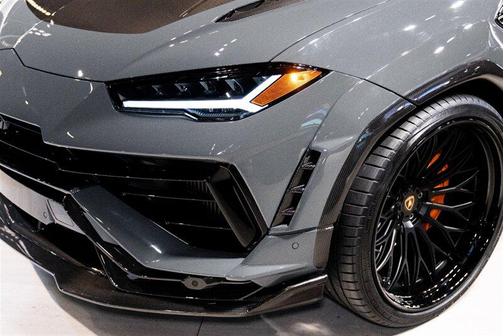 2023 Lamborghini Urus Performante