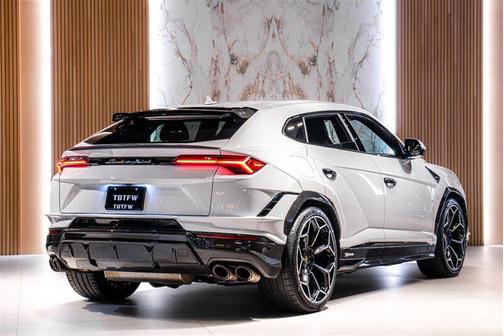 2023 Lamborghini Urus Performante