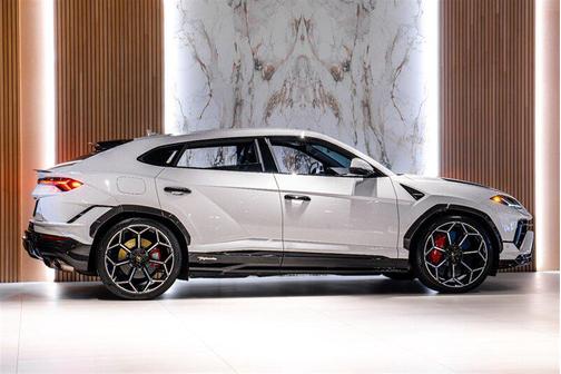 2023 Lamborghini Urus Performante