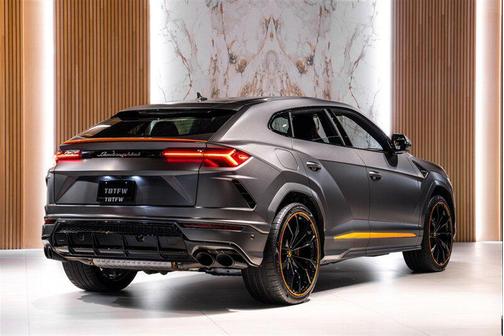 2022 Lamborghini Urus 
