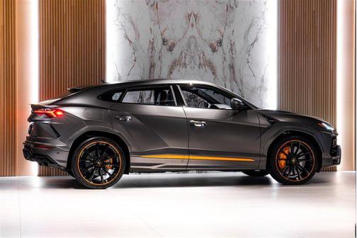 2022 Lamborghini Urus 