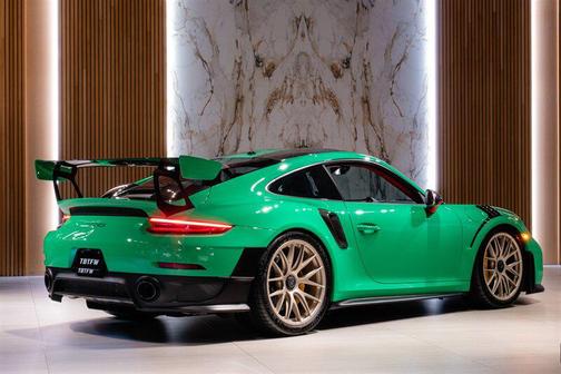 Signal Green 2018 Porsche 911 GT2 RS