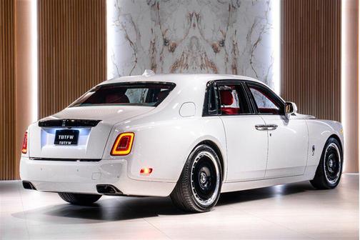 2024 Rolls-Royce Phantom 