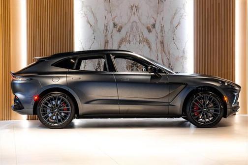 2022 Aston Martin DBX