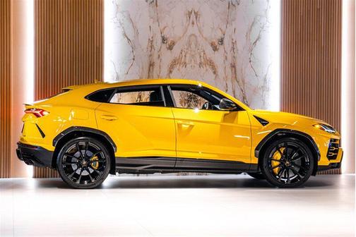 2022 Lamborghini Urus 