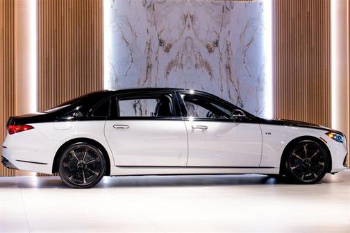 Obsidian Black Metallic/MANUFAKTUR Moonlight White Metallic 2024 Mercedes-Benz Maybach S 680 Maybach S 680