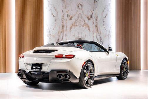 2025 Ferrari Roma Spider Base