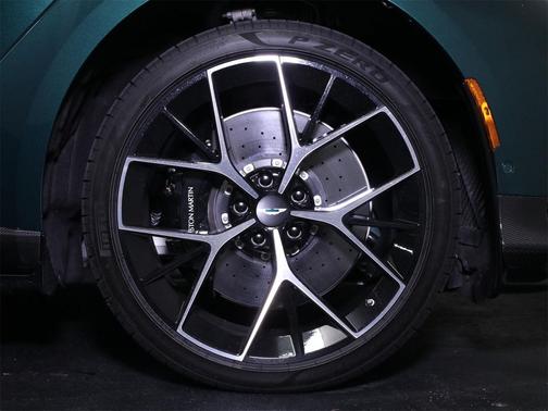 2025 Aston Martin DBX 707