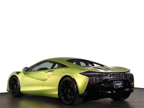 2023 McLaren Artura