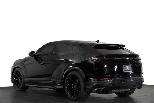 2023 Lamborghini Urus Performante