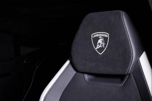 2023 Lamborghini Urus Performante