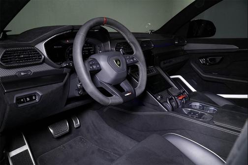2023 Lamborghini Urus Performante