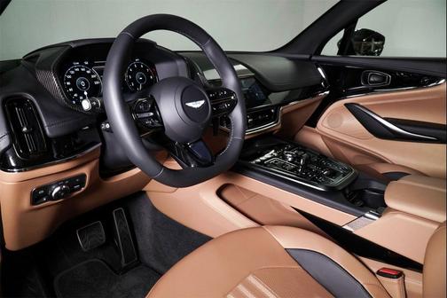 2025 Aston Martin DBX 707