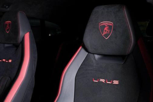 2023 Lamborghini Urus Performante