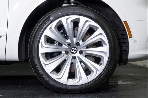 Glacier White 2026 Bentley Bentayga