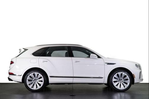 Glacier White 2026 Bentley Bentayga