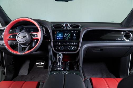 Glacier White 2026 Bentley Bentayga