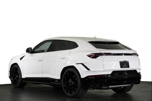 2023 Lamborghini Urus S