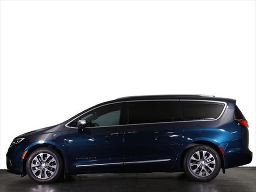 2022 Chrysler Pacifica L