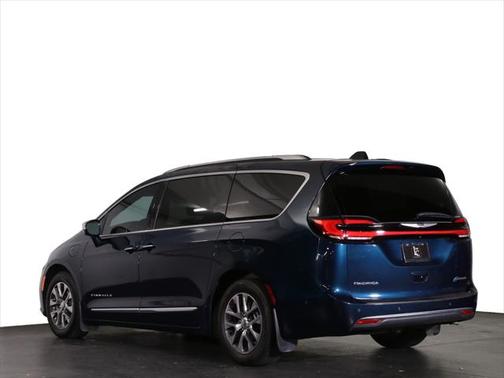 2022 Chrysler Pacifica L